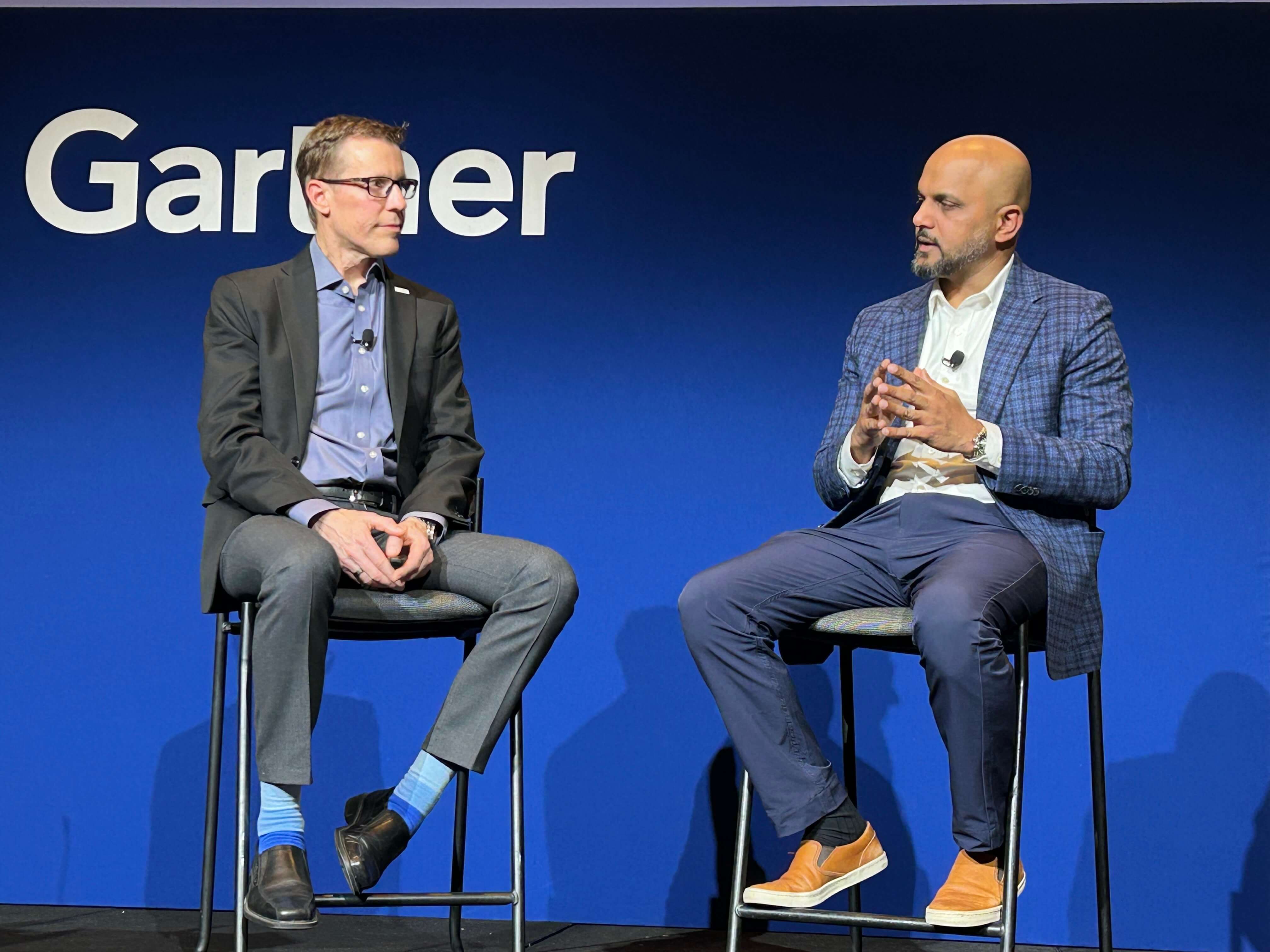 Steve Wooledge of Alation interviews Latheef Syed of Verizon about their vision for data products