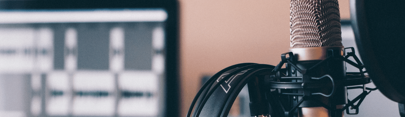 A focus shot of a podcast microphone with everything in the background blurred out