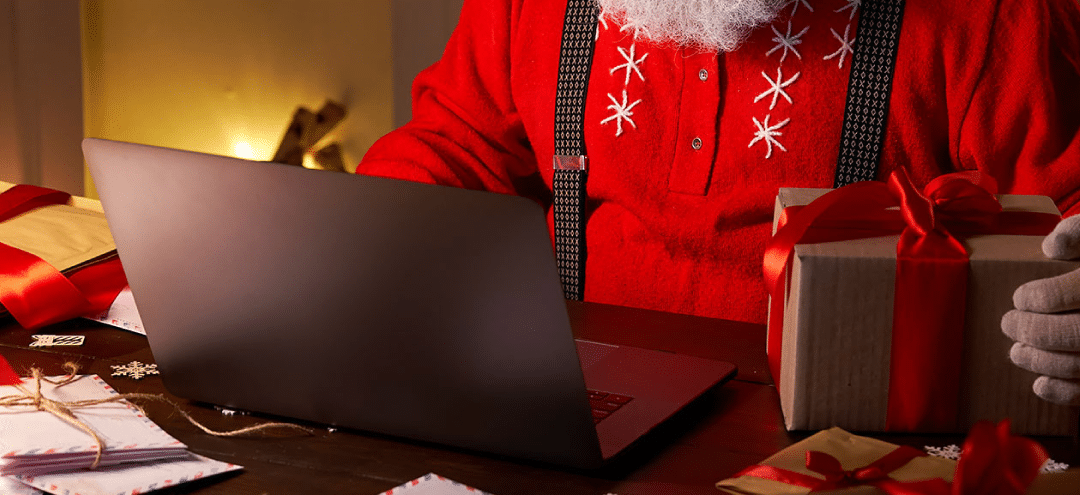 Santa Reins in his Data to Deliver the Holidays